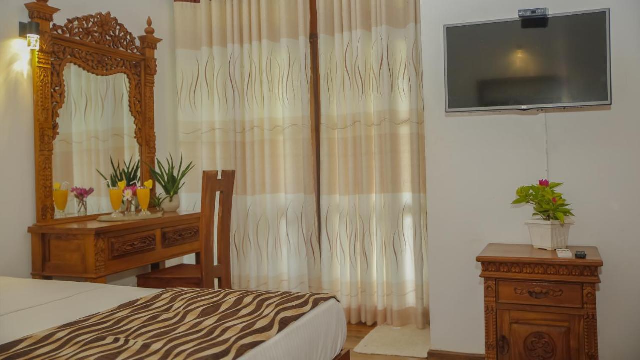 Silver Crown Nature Resort Kombichankulama Buitenkant foto